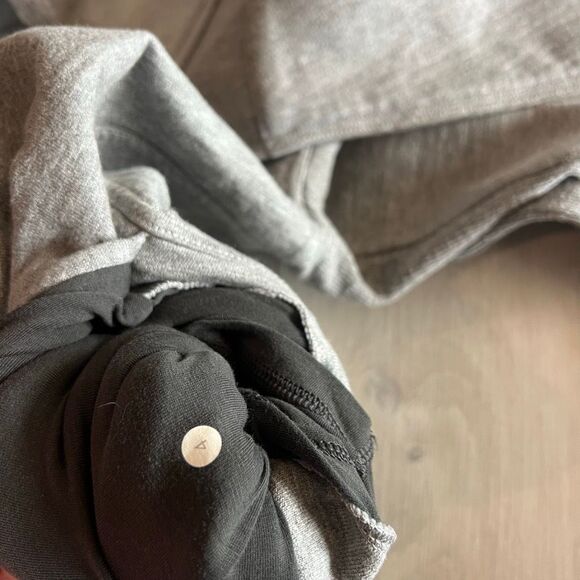 Lululemon Virasana Blanket Wrap in Grey size 4 - Picture 8 of 11